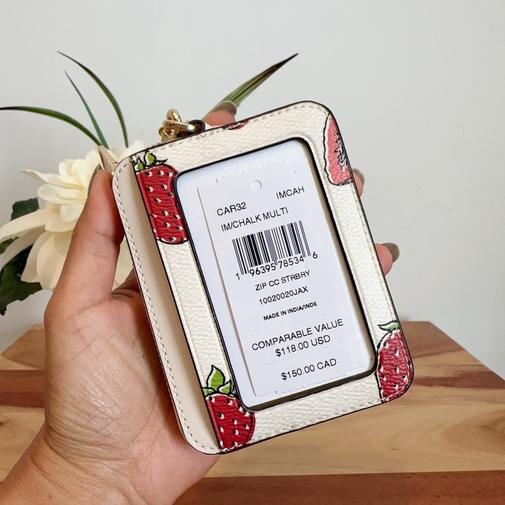 NWT Coach Zip Card Case With Strawberry Print - Picture 5 of 5